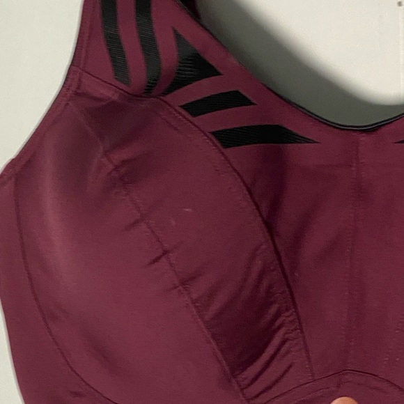 LIVID active sports bra modeled underwire full coverage 40 DDD - Picture 3 of 13